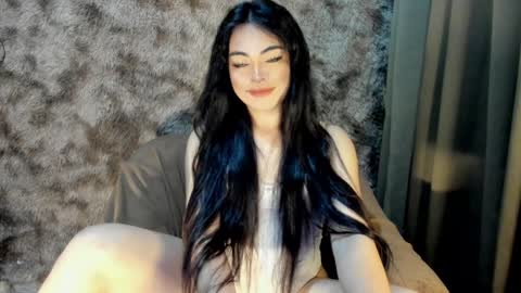 Snapshot of krystal_angel chatting on February 6, 4:10 am krystal_angel online show from February 6, 4:10 am