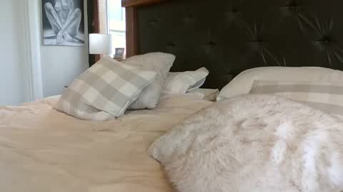 Lucy online show from March 9, 2:16 am