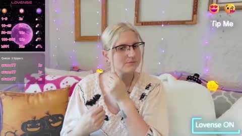 Snapshot of kunzitegoddess chatting on September 25, 2:46 pm Samantha online show from September 25, 2:46 pm