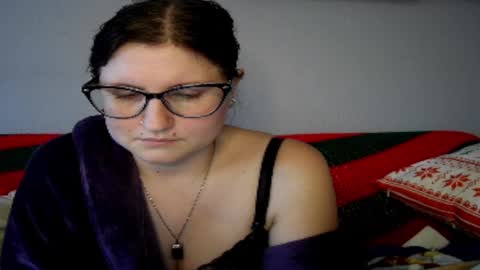 Snapshot of kunzitegoddess chatting on December 5, 5:33 pm Samantha online show from December 5, 5:33 pm