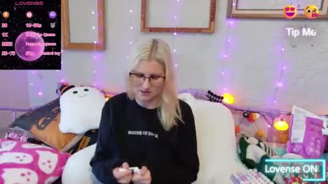 Snapshot of kunzitegoddess chatting on October 20, 2:11 pm Samantha online show from October 20, 2:11 pm