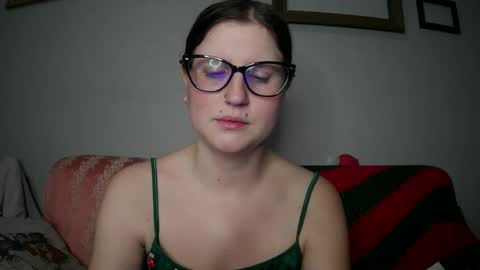 Snapshot of kunzitegoddess chatting on December 10, 11:19 pm Samantha online show from December 10, 11:19 pm