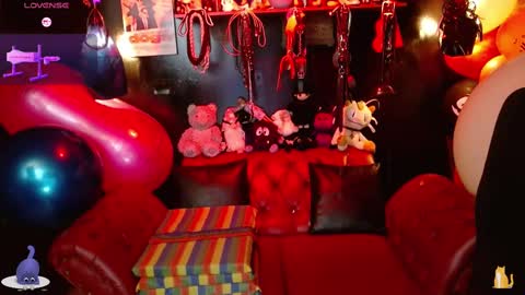 Snapshot of kureiji_fetish chatting on October 3, 12:09 am Fetiche Woman online show from October 3, 12:09 am