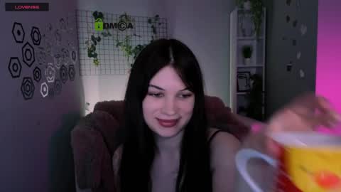 Kylie loves u online show from April 4, 2:35 pm