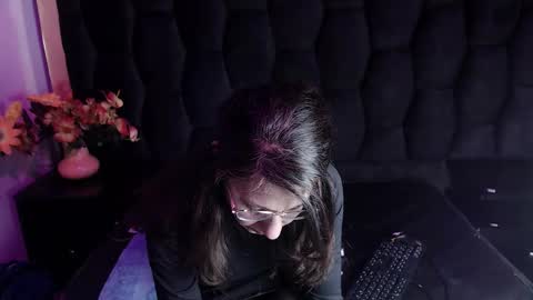 kylie_bloom online show from November 16, 11:29 pm