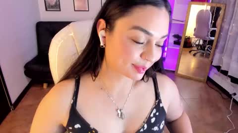 Snapshot of kylie_fire chatting on September 9, 1:44 pm kylie online show from September 9, 1:44 pm