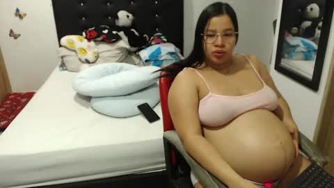 Snapshot of kylie_switch chatting on October 20, 11:32 pm Instagram Kylie switch followme buy lovense here online show from October 20, 11:32 pm