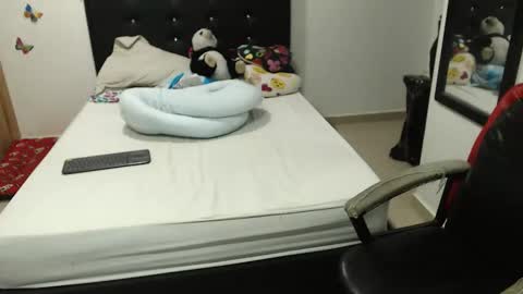 Snapshot of kylie_switch chatting on October 13, 12:45 am Instagram Kylie switch followme buy lovense here online show from October 13, 12:45 am
