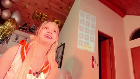 Snapshot of kyliekandy chatting on February 23, 1:24 am online show from February 23, 1:24 am