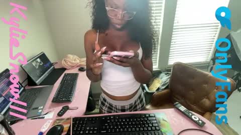 Kylie Snow online show from June 24, 2:46 pm