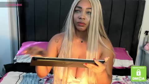 Snapshot of kyliewhiteboobs chatting on September 29, 8:08 pm kylie white boobs online show from September 29, 8:08 pm