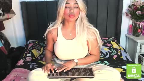 Snapshot of kyliewhiteboobs chatting on March 11, 8:20 pm kylie white boobs online show from March 11, 8:20 pm