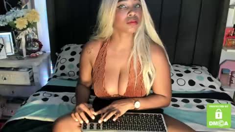 kylie white boobs online show from May 15, 11:01 pm