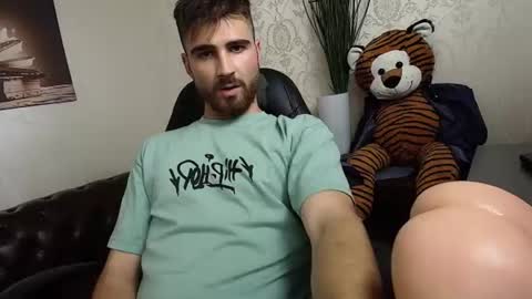 KyloEast online show from July 17, 11:56 am