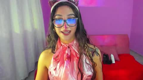 Snapshot of kymgiraldo8 chatting on October 30, 5:19 am Kym Giraldo online show from October 30, 5:19 am