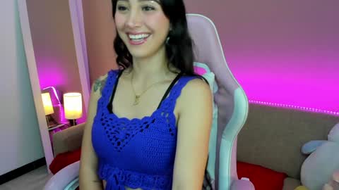 Snapshot of kymgiraldo8 chatting on January 22, 9:35 am Kym Giraldo online show from January 22, 9:35 am