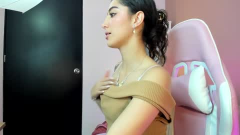 Snapshot of kymgiraldo8 chatting on December 30, 8:10 am Kym Giraldo online show from December 30, 8:10 am