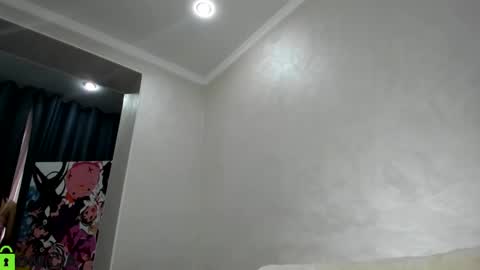 Snapshot of l1l_lola chatting on February 27, 12:12 pm Ameli online show from February 27, 12:12 pm