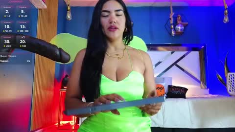 Snapshot of laady_brownn chatting on October 18, 11:47 am Cris online show from October 18, 11:47 am