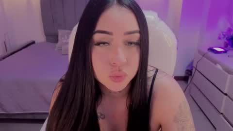  L A R A   online show from June 22, 7:54 pm
