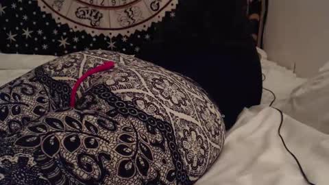 Lacey online show from November 25, 1:26 am