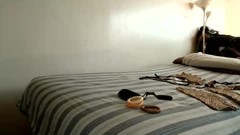 lachickadelbronx online show from March 23, 2:22 pm