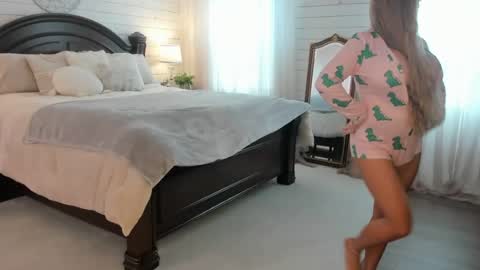 lacii_lo online show from August 3, 12:55 pm