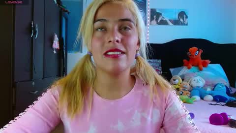 Snapshot of lacolombiana_bitch chatting on September 24, 7:42 pm Valentina online show from September 24, 7:42 pm