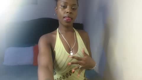 Snapshot of ladasha_montaz chatting on October 16, 6:40 pm ladasha online show from October 16, 6:40 pm