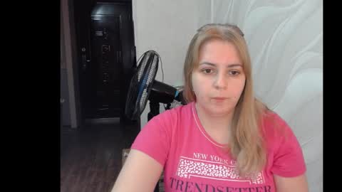 Snapshot of lady_cute_cat chatting on January 18, 10:28 am lady cute cat29 online show from January 18, 10:28 am