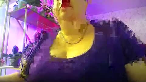 Lady Gloria online show from April 11, 11:25 am