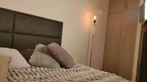    700  1300 -5 online show from September 22, 1:04 pm