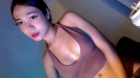 Ella online show from November 16, 5:15 pm