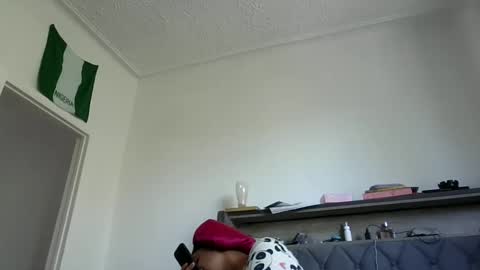 Snapshot of ladycinnabon chatting on October 4, 3:32 pm Stephanie online show from October 4, 3:32 pm