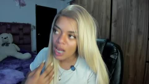 leidy daniela online show from April 18, 2:02 am