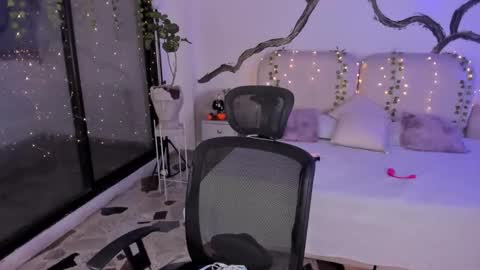 Lady  online show from October 29, 6:37 am