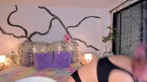 Lady  online show from December 4, 5:18 am