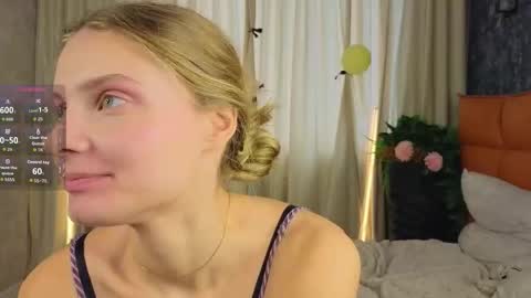 Snapshot of lafeti chatting on October 6, 7:37 am Lilia online show from October 6, 7:37 am