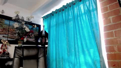 laia_hadid online show from April 10, 3:39 pm