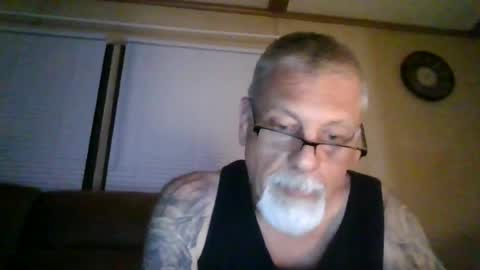 laidbackluxury online show from June 8, 1:50 am