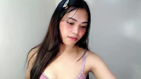 laire online show from May 13, 9:41 am