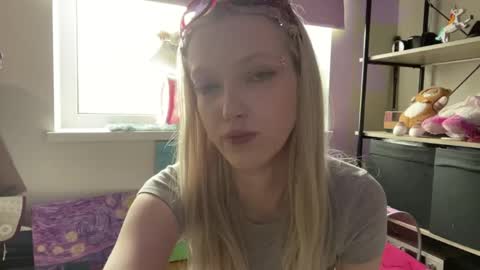 Elsa online show from May 22, 2:57 pm