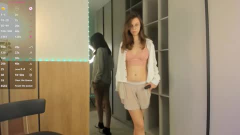 Julia online show from November 17, 8:44 pm