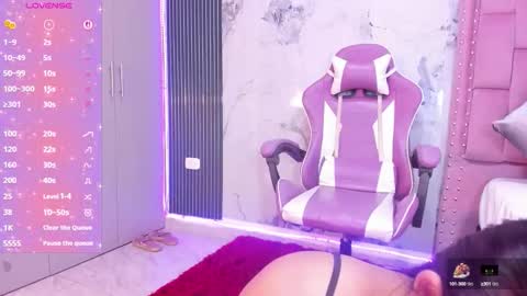 Snapshot of laly_cherry_ chatting on September 18, 12:53 pm Laura online show from September 18, 12:53 pm