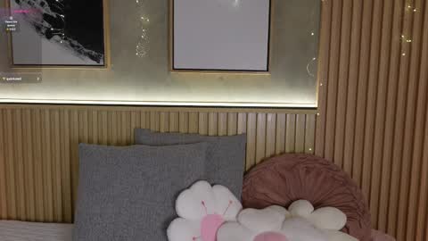 lana_lann online show from May 15, 4:32 am