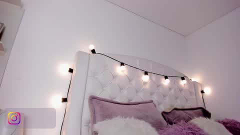 Lana Owens online show from November 28, 9:33 pm