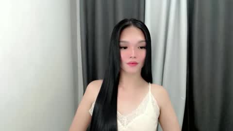 lanawyatt_ online show from October 16, 7:02 pm