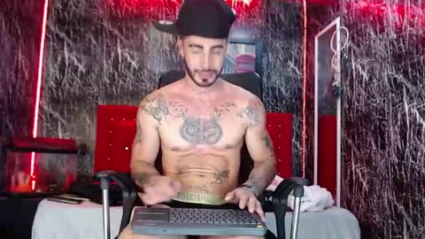 Lancelot Benwick online show from February 17, 9:54 pm