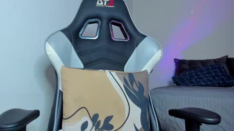 Lanna online show from March 11, 1:26 am