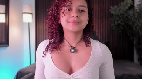 Snapshot of lara_jones_ chatting on October 18, 8:24 pm Lara online show from October 18, 8:24 pm